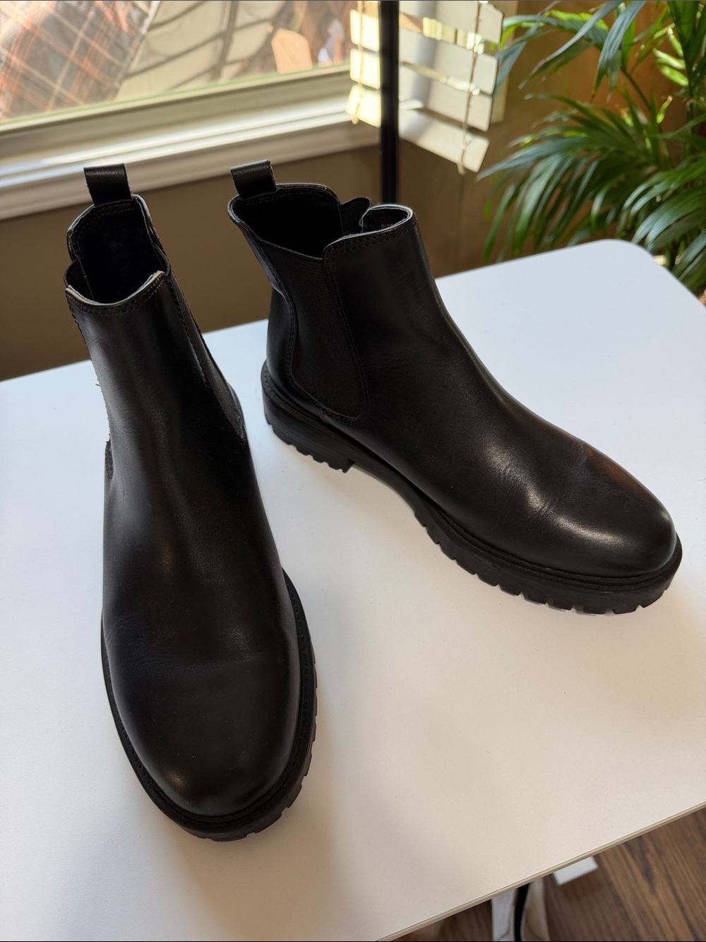 Banana Republic Lug Sole Black Chelsea Chukka Boots